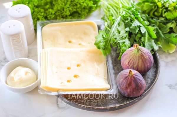 Салат с инжиром, рукколой и сыром